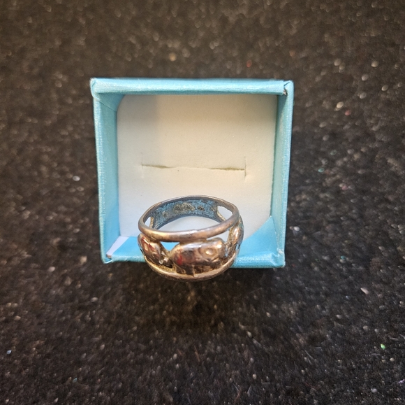 Ring - Picture 1 of 2